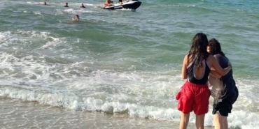 Arnavutköy’de boğulma tehlikesi geçiren çocuk jetski ile kurtarıldı