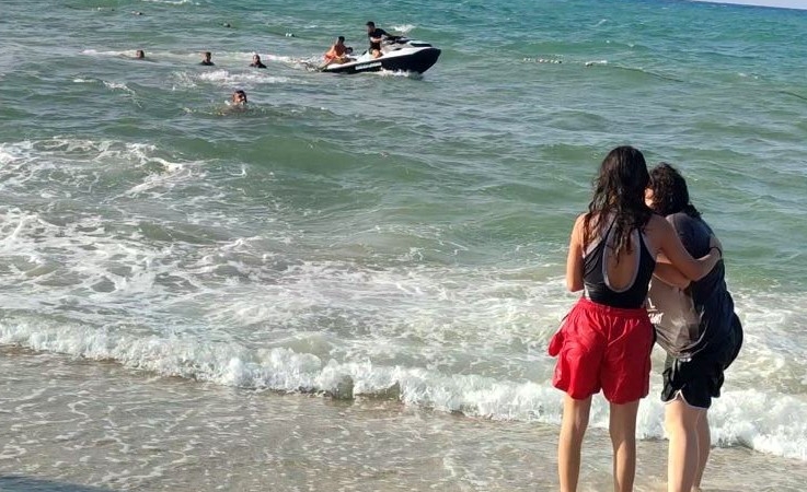 Arnavutköy’de boğulma tehlikesi geçiren çocuk jetski ile kurtarıldı