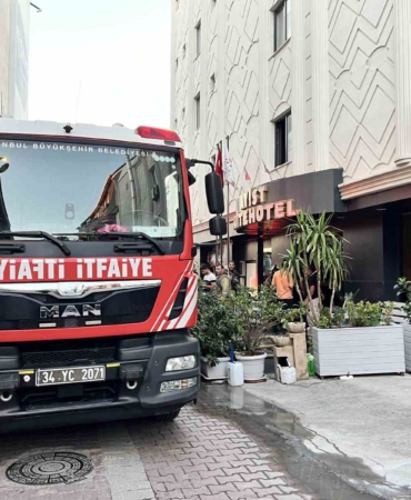 Avcılar’da bir otelin giriş katında yangın