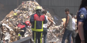 Avcılar’da kağıt geri dönüşüm deposunda korkutan yangın