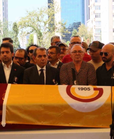 Aydemir Akbaş son yolculuğuna uğurlandı