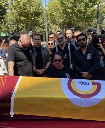Aydemir Akbaş’a Galatasaray Lisesi’nde tören