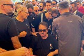 Aydemir Akbaş’ın cenazesine gelen Tatlıses’in camiye girişi sırasında arbede çıktı