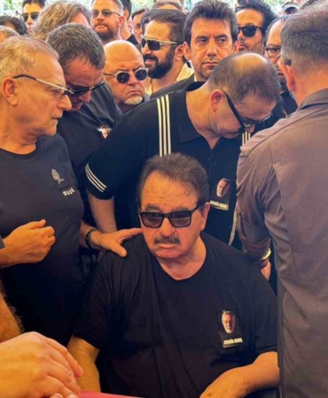 Aydemir Akbaş’ın cenazesine gelen Tatlıses’in camiye girişi sırasında arbede çıktı