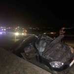 Aydınlatma direğine çarpan otomobilin sürücüsü yaralandı