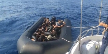 Ayvacık açıklarında 20 kaçak göçmen yakalandı