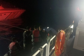 Ayvacık açıklarında lastik botları arıza yapan ve sürüklenen 8 kaçak göçmen kurtarıldı