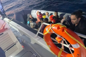 Ayvalık açıklarında 12’si çocuk 34 düzensiz göçmen yakalandı