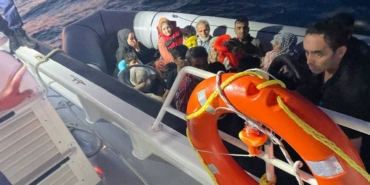 Ayvalık açıklarında 12’si çocuk 34 düzensiz göçmen yakalandı