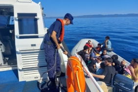 Ayvalık açıklarında 18 düzensiz göçmen kurtarıldı