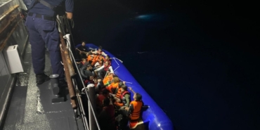 Ayvalık açıklarında 32 düzensiz göçmen yakalandı