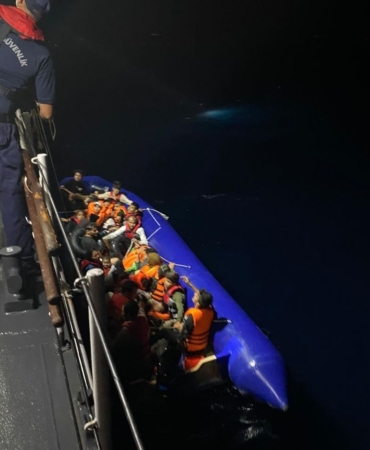 Ayvalık açıklarında 32 düzensiz göçmen yakalandı