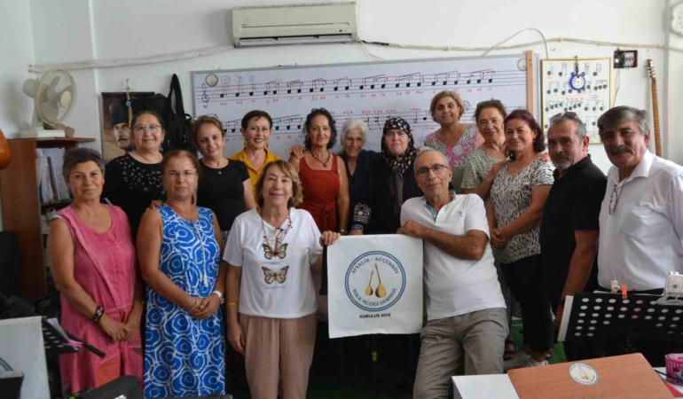 Ayvalık-Küçükköy Halk Müziği Derneği’nde Başkan Baltacı’ya güvenoyu