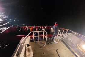 Ayvalık’ta 3’ü çocuk 11 göçmen sahil güvenlik botuyla kurtarıldı