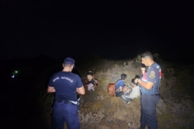 Ayvalık’ta 5’i çocuk, 10 düzensiz göçmen Sahil Güvenlik Koldes ve Jandarma timlerince yakalandı