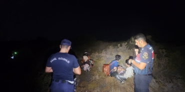 Ayvalık’ta 5’i çocuk, 10 düzensiz göçmen Sahil Güvenlik Koldes ve Jandarma timlerince yakalandı