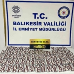 Ayvalık’ta narkotik polisi uyuşturucu hap satıcısını kıskıvrak yakaladı