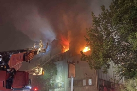 Bağcılar’da 5 katlı fabrika alevlere teslim oldu