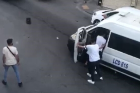 Bağcılar’da yol verme kavgası dehşeti: Servis şoförüne tekme ve yumruklarla saldırdılar
