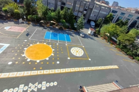 Bağcılar’daki okul bahçeleri renklendi