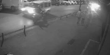 Bahçelievler’de 1 gencin hayatını kaybettiği silahlı saldırı kamerada