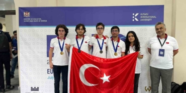 Bahçeşehir Koleji öğrencileri Avrupa Fizik Olimpiyatı’nda iki altın madalya kazandı