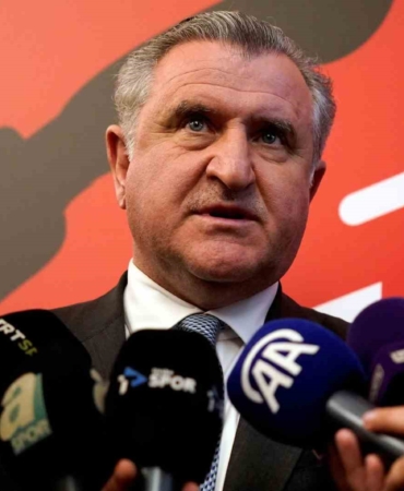 Bakan Bak’tan 20 Yaş Altı Kadın Voleybol Milli Takımı’na tebrik
