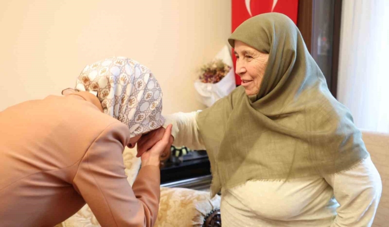 Bakan Göktaş, Şehit Tuğgeneral Sezgin Erdoğan’ın ailesini ziyaret etti