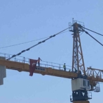 Bakırköy’de metro inşaatında paralarını alamayan işçiler kuleye çıkıp eylem yaptı