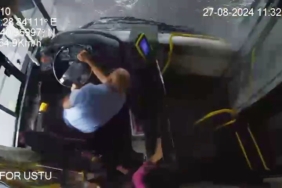 Bakırköy’de tırın devrilme anı otobüs kamerasında