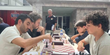 Bakırköy’de Zafer Kupası Satranç Turnuvası’na katılan yarışmacılar kıyasıya mücadele etti