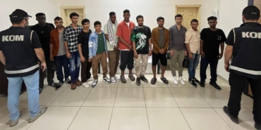 Balıkesir’de düzenlenen operasyonda 12 düzensiz göçmen ve 2 insan kaçakçısı yakalandı