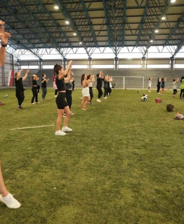Balıkesirli kadınlar stresini zumba ile atıyor