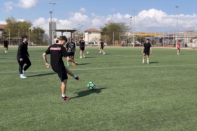 Bandırma’da geleceğin kadın futbolcuları seçmelerde ter döktü