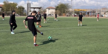 Bandırma’da geleceğin kadın futbolcuları seçmelerde ter döktü