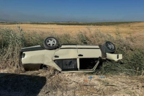 Bandırma’da otomobil devrildi, sürücü yaralandı