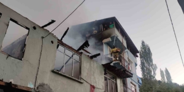 Banyo sobasını yakarken 2 katlı ev küle döndü