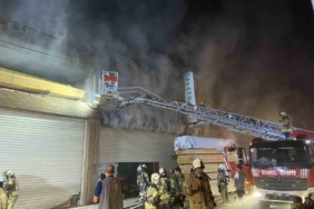 Başakşehir’de 2 katlı mobilya imalathanesinde korkutan yangın