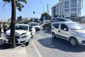 Başakşehir’de iki aracın karıştığı kazada 1’i ağır 4 kişi yaralandı