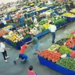 Başakşehir’de pazarcıların yer işgali kavgası kamerada