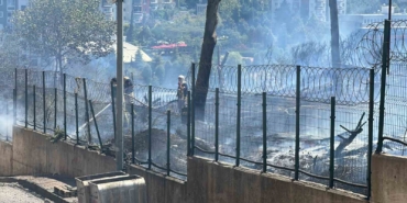 Başakşehir’de sanayi sitesi yanındaki alan yangını söndürüldü