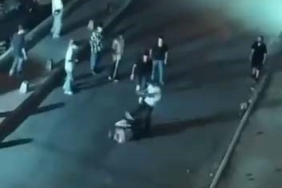 Başakşehir’de sokak ortasında yere yatırdığı arkadaşını böyle tekmeledi