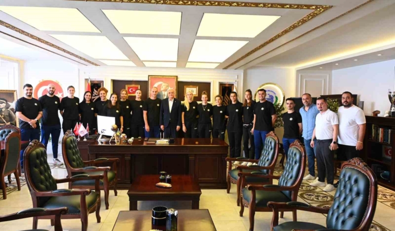 Başkan Bakkalcıoğlu’na "Bizim Kızlardan" ziyaret