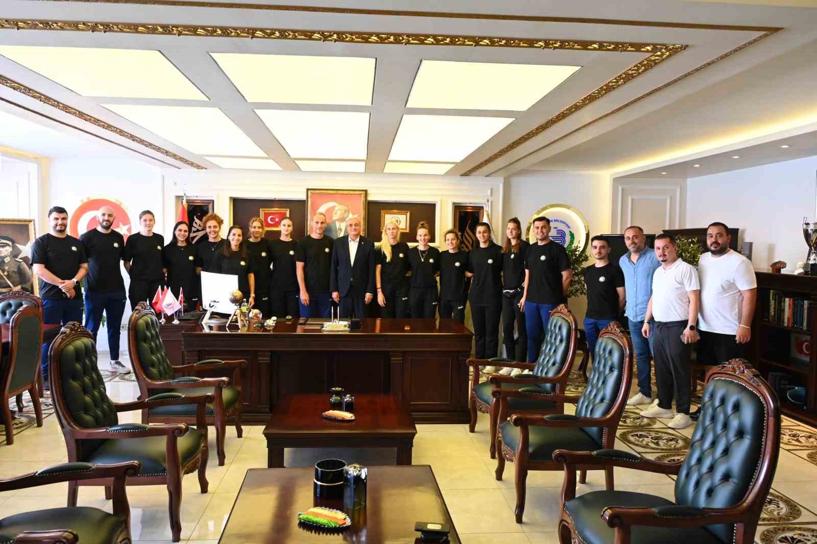 Başkan Bakkalcıoğlu’na "Bizim Kızlardan" ziyaret