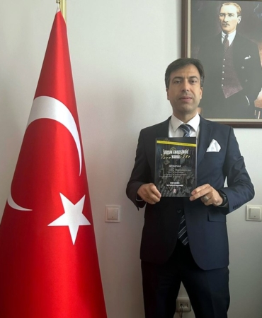 Bekir Şahiner, ’Suçun Ensesinde Yargı’ kitabını yayınladı