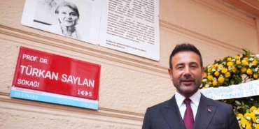 Beşiktaş’ta Türkan Saylan’ın adının verildiği sokağa resmi tabela asıldı