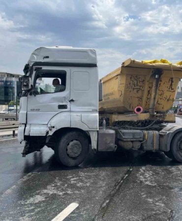 Beylikdüzü Güzelyurt E-5’te yağış sonrası zincirleme kaza: 2 yaralı