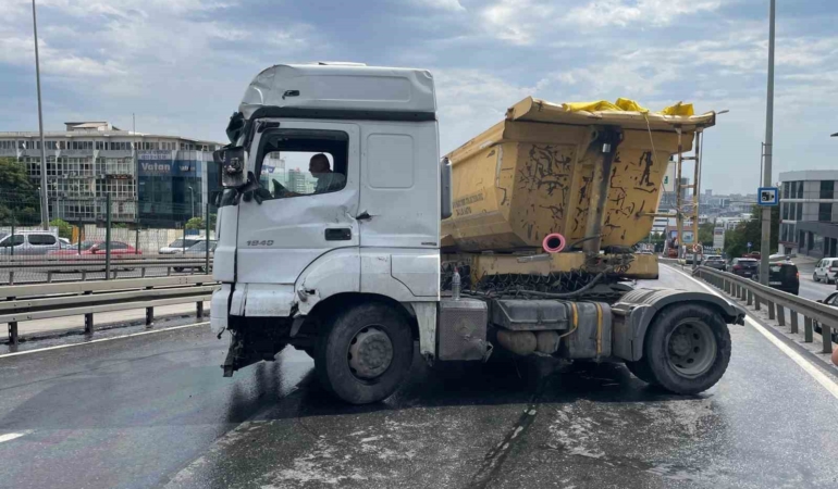 Beylikdüzü Güzelyurt E-5’te yağış sonrası zincirleme kaza: 2 yaralı