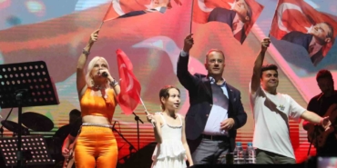 Beylikdüzü’nde 11’inci Barış ve Sevgi festivali renkli görüntülere sahne oldu