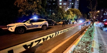 Beylikdüzü’nde motosikletli şahıslar, caddede yürüyen genci silahla yaraladı